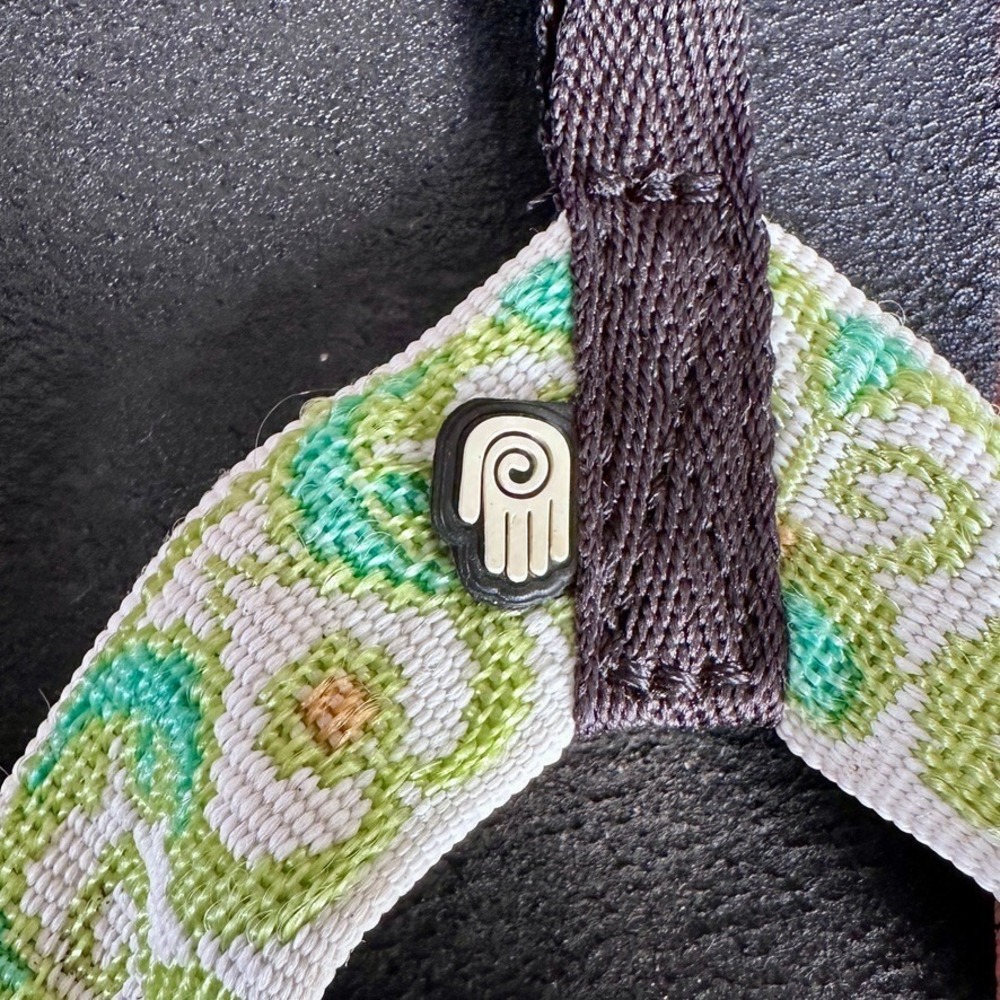 Teva Women 11.5 Strappy Flip Flops Green Aztec Thong Sandals Geo Beachy Coastal